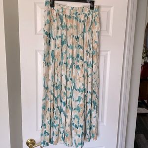 In excellent condition Maeve by Anthropology size M washable flowy pants